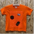 Oranžové detské tričko pokryté guličkami zo suchého zipsu